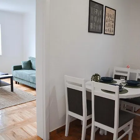 Crown 2 Apartament *