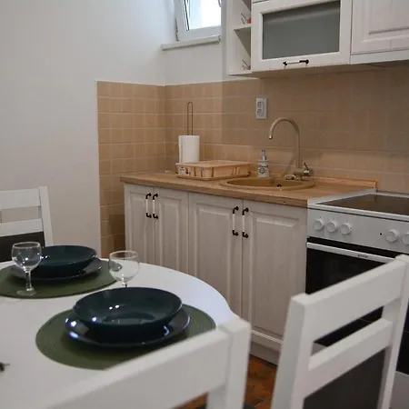 Apartament Crown 2 *