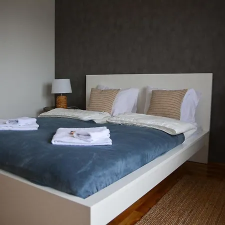 Apartament Crown 2 *