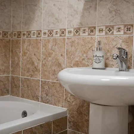 Crown 2 Apartament *