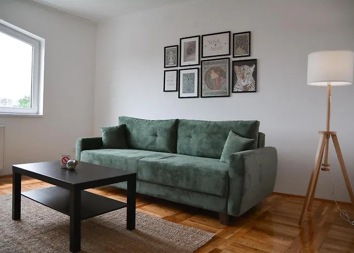 Crown 2 アパート スボティツァ