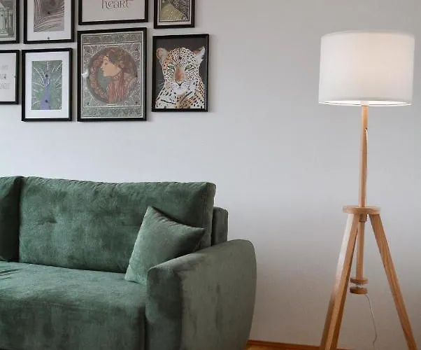 アパート Crown 2 *