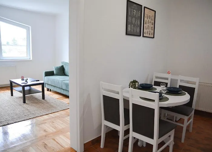 Crown 2 アパート *