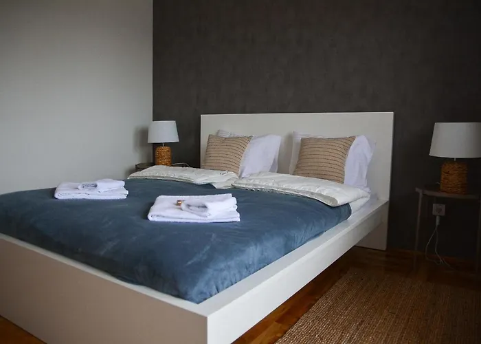 アパート Crown 2 *