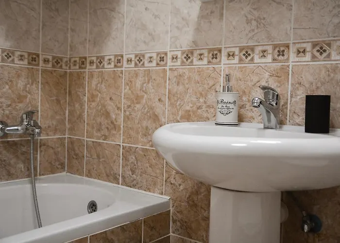 Crown 2 アパート *